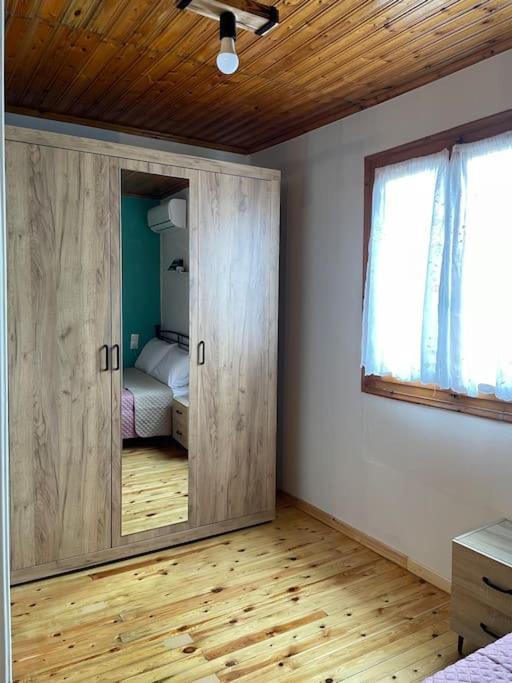 Appartamento Politis' Wooden House Vassiliki Esterno foto