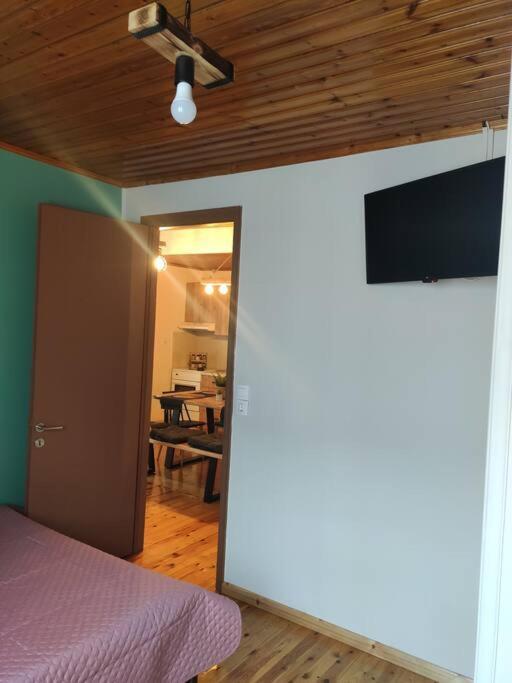 Appartamento Politis' Wooden House Vassiliki Esterno foto