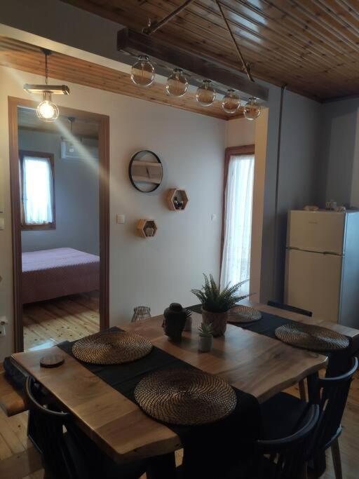 Appartamento Politis' Wooden House Vassiliki Esterno foto